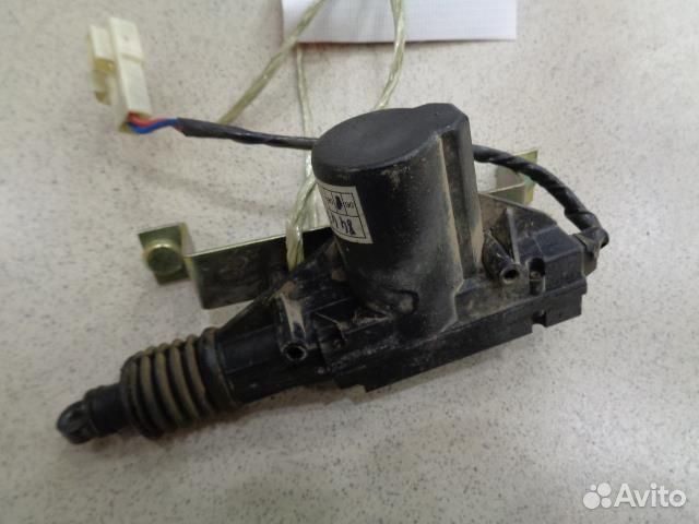 Активатор замка багажника Toyota Yaris 2005-2011