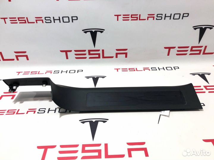 Накладка дверного порога Tesla Model X рест. 2022