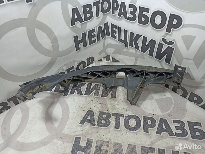 Крепление фары левое BMW E90