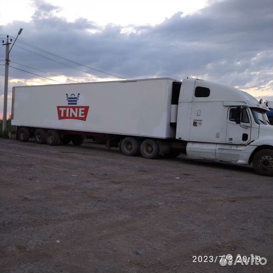 Freightliner Columbia с полуприцепом, 2001