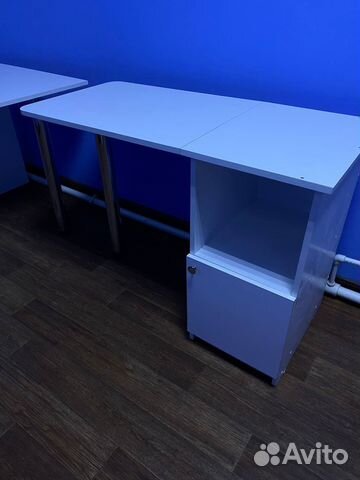 Маникюрный стол