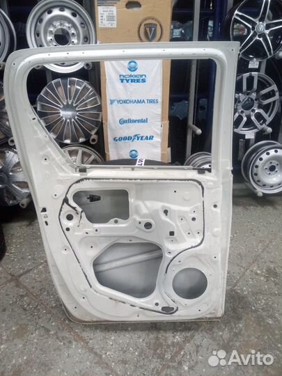 Задняя левая дверь Б.У Оригинал Toyota Hilux