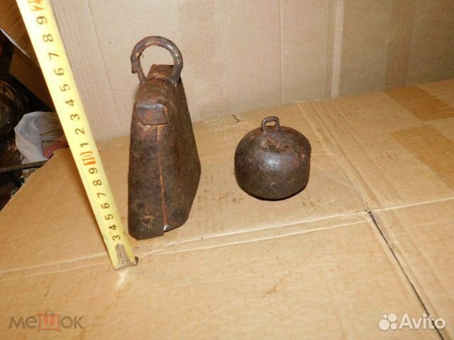 Старинные, кованные ботоло и бубенец