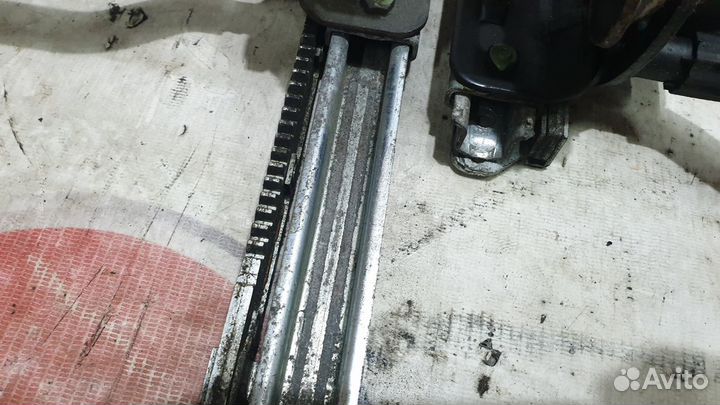 Салазки передних сидений на Mercedes Benz W126