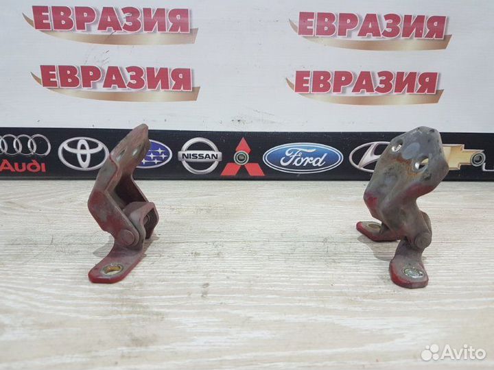 Петли двери передние левые Mazda Premacy cpew FS