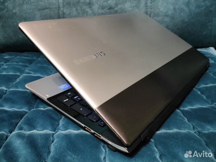 Samsung Core i3 + GeForce 520MX + SSD