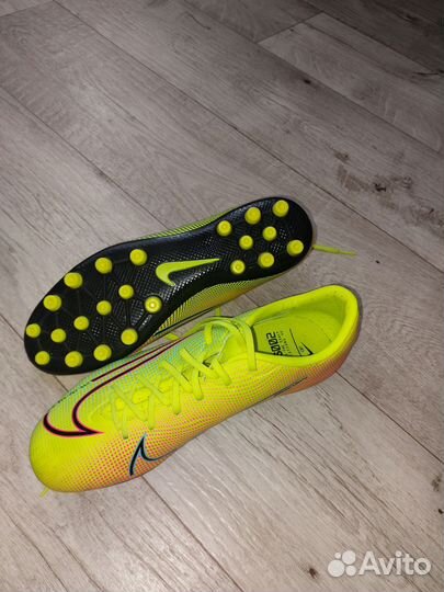 Футбольные бутсы nike