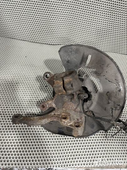 Передний левый кулак bmw e38