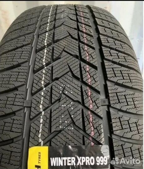 Roadmarch Winter XPro 999 215/55 R17