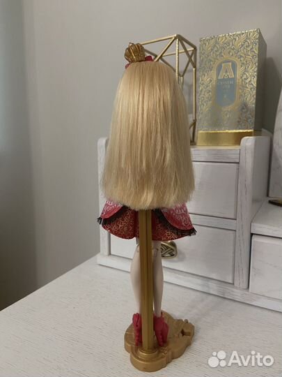 Кукла ever After High Эппл Уайт