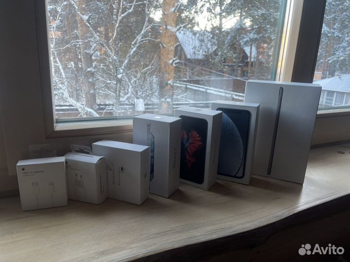 Коробки от техники Apple