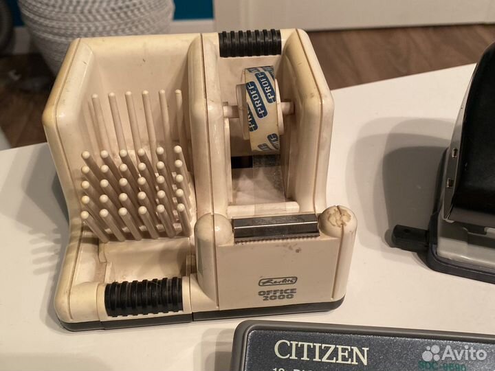 Калькулятор, дырокол, визитница