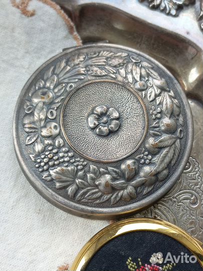 Пудреница с Зеркальцем Старинная