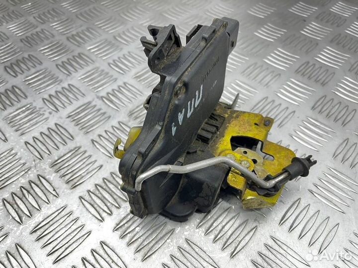 Замок двери багажника передний правый Audi A6 C5