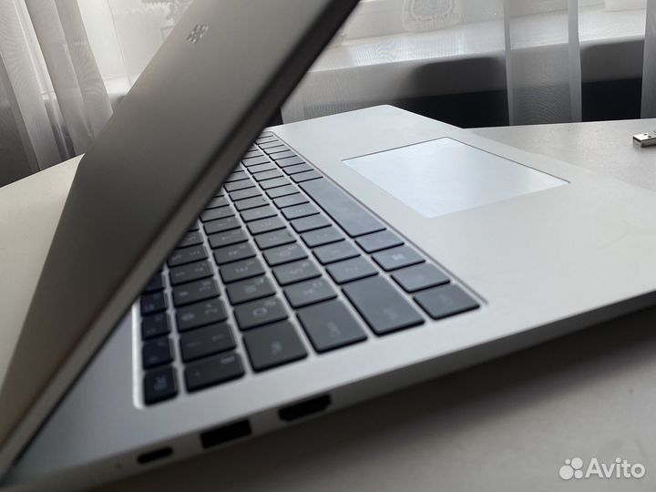 Honor magicbook x 16 pro r7 7840hs 512gb