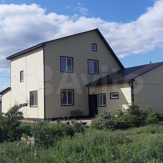 Коттедж 180 м² на участке 10 сот.