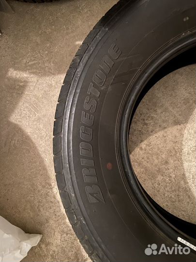 Bridgestone Dueler H/T 687 235/70 R16