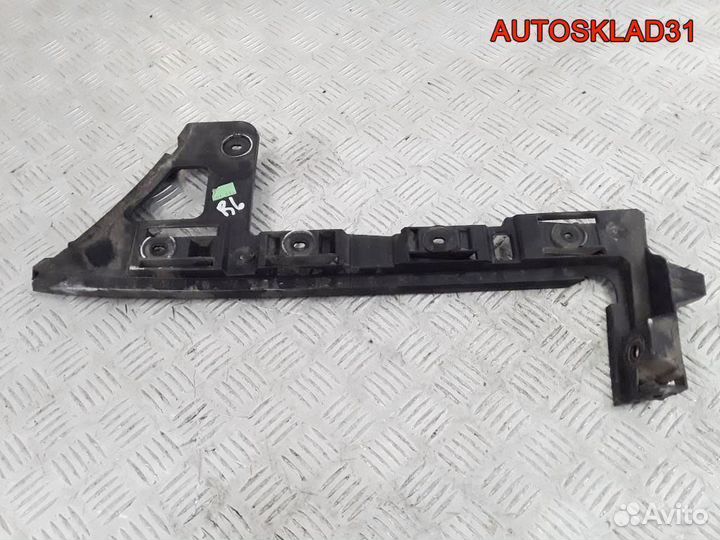 Направляющая заднего бампера левая VW Passat B6