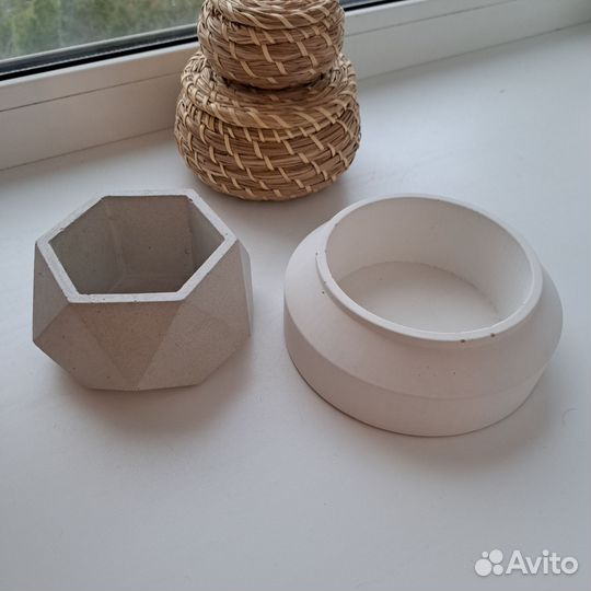2 маленьких кашпо