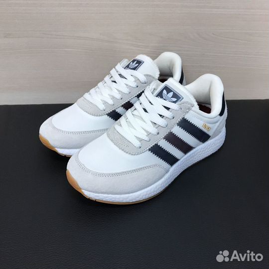 Кроссовки Adidas Iniki белые женские