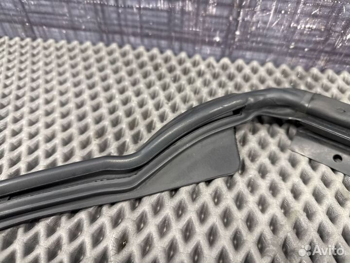 Уплотнительная резинка задняя левая Chevrolet