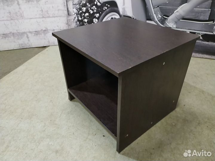Стол журнальный б/у 50х50х45 07-045