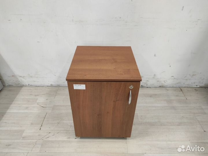 Тумба подкатная1 дверь,2 полки б/у 09011