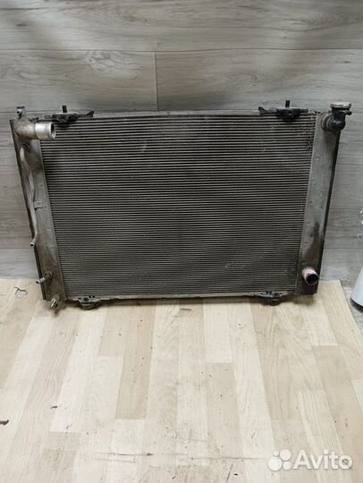 Радиатор охлаждения двигателя Toyota Alphard