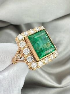 Золотое кольцо бриллиантами, изумруд 585/ 12.14 г