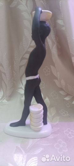 Фарфоровая статуэтка Африка, мальчик негр