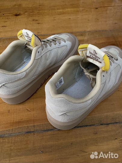 Кроссовки женские