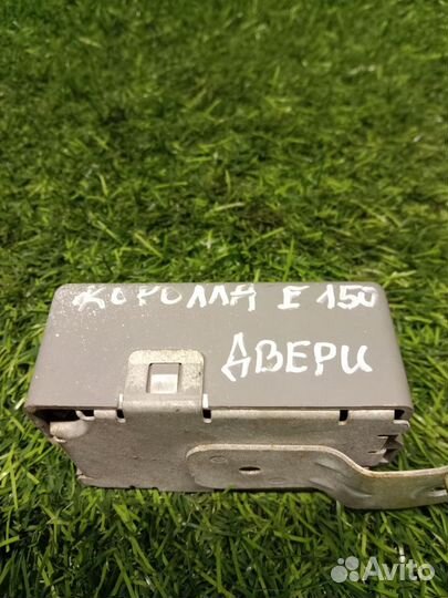 Блок управления дверьми Toyota Corolla E150