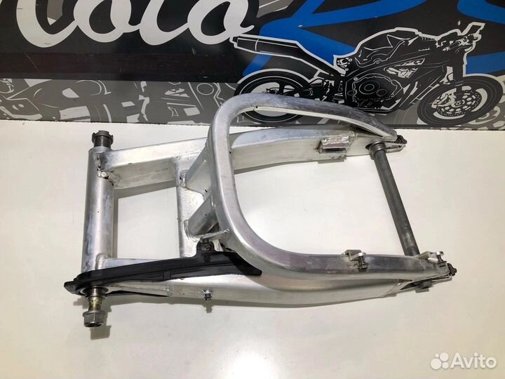 Маятник Honda CBR 900 RR Fairblade 1995г