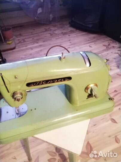 Швейная машинка ретро Волга