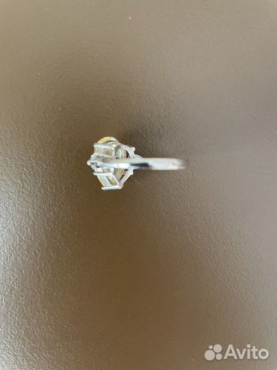 Кольцо бижутерия с крупным цирконом