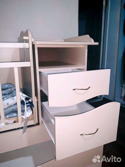 Детская кровать-трансформер с маятником