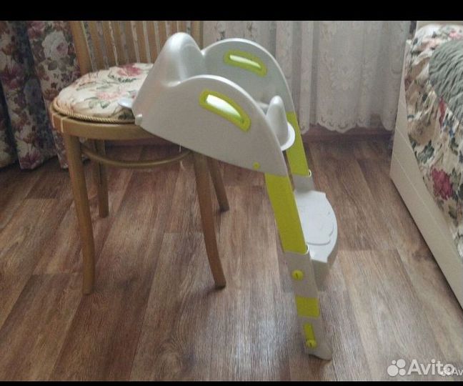 Детское сиденье на унитаз