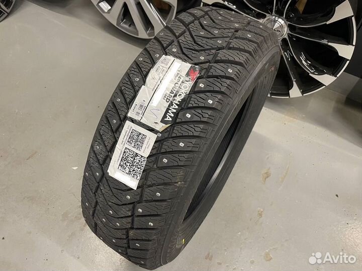 Yokohama IceGuard Stud IG65 295/40 R21 111T