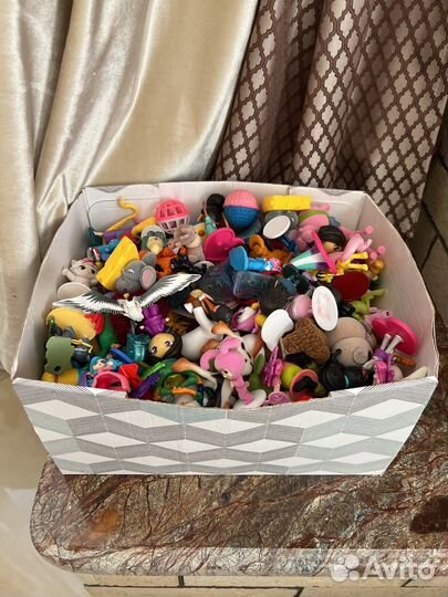 Игрушки из Киндер сюрприза, Sweet box коробкой