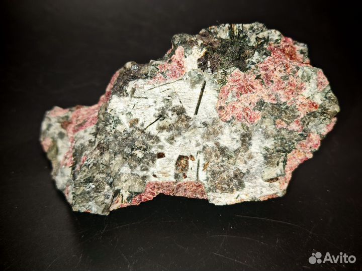 Гакманит, Эвдиалит. 251