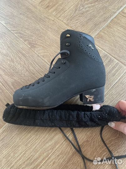 Продам фигурные коньки