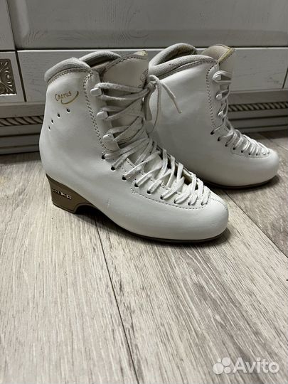 Ботинки для фигурного катания