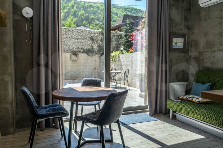 2-к. квартира, 52 м², 1/3 эт.