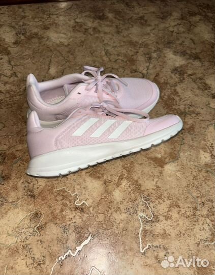 Кроссовки женские