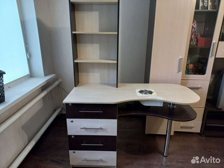 Стол для мастера маникюра бу