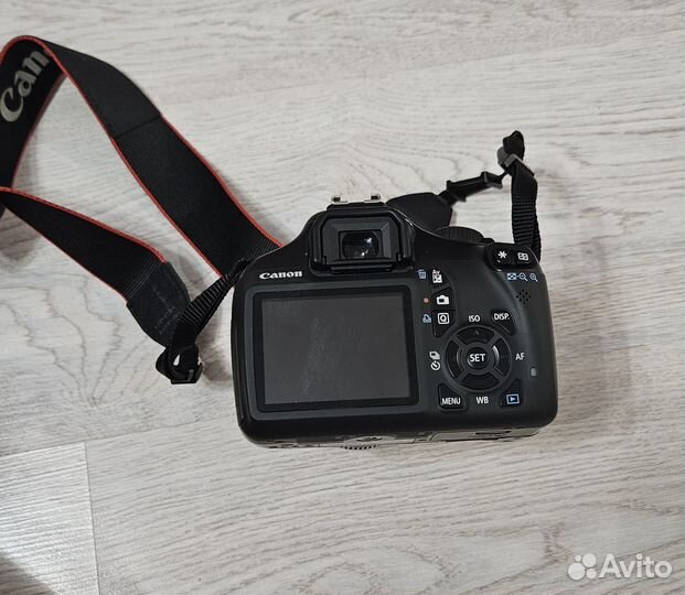 Продам зеркальный фотоаппарат Canon EOS 1100D
