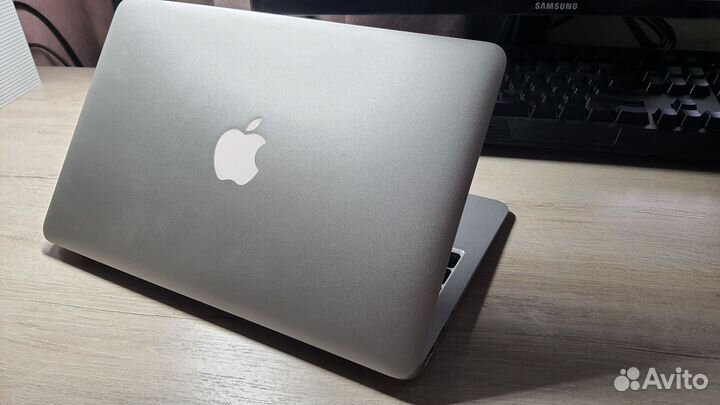 MacBook Air 11 (2010)