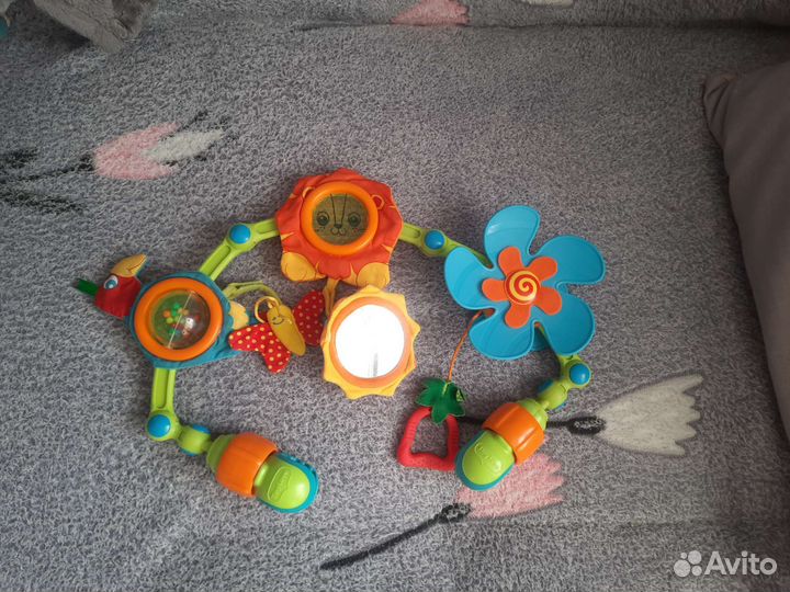 Дуга с игрушками