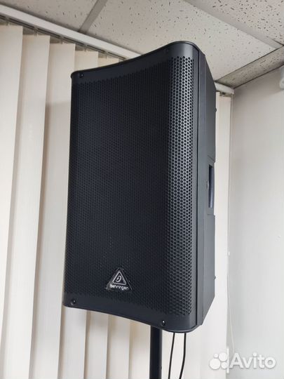 Пульт Behringer xr18