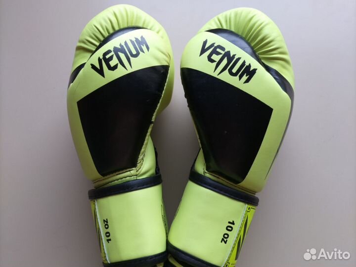 Боксерские перчатки 10 oz venum